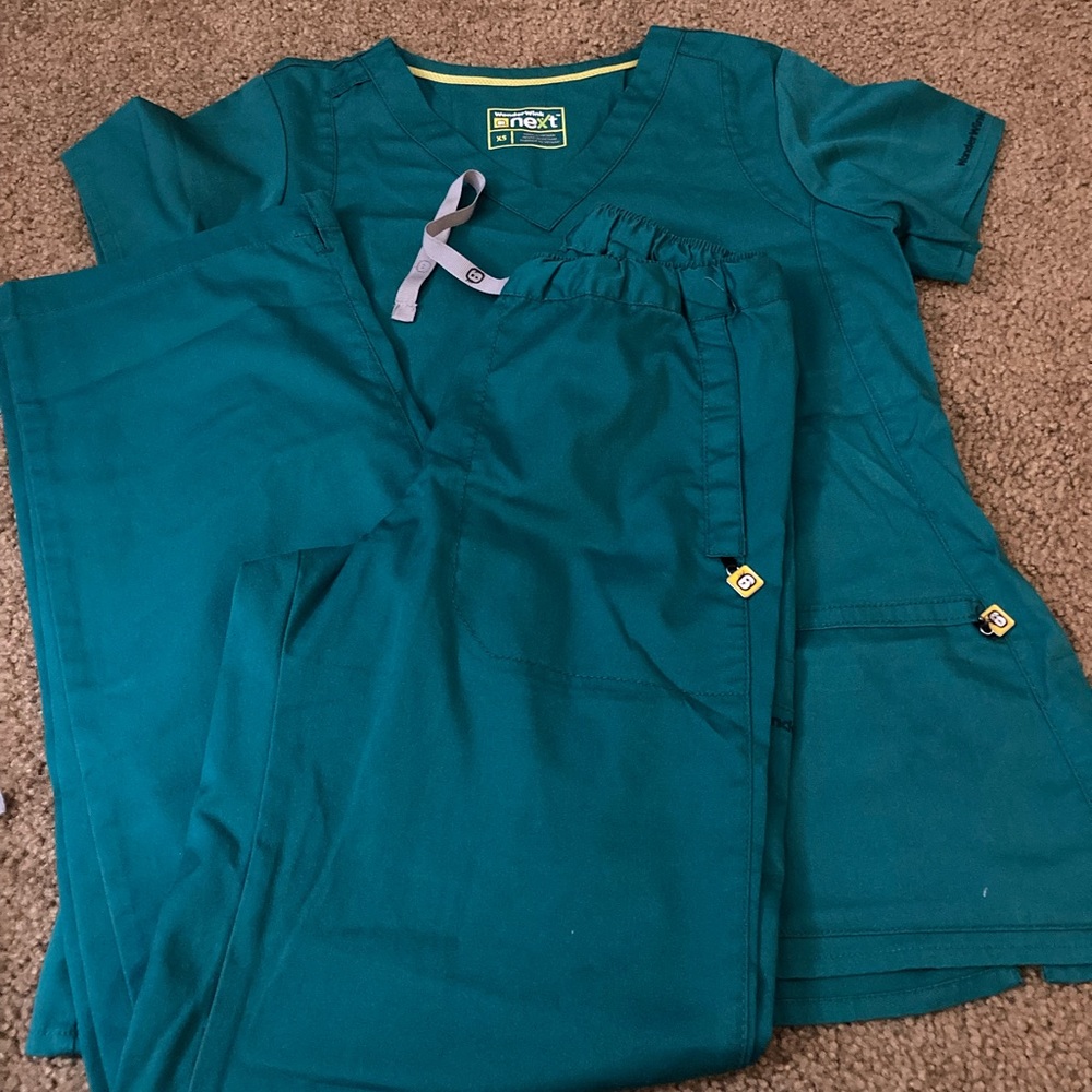 Scrub set